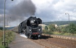 01 0530-4 (Bw Bebra) "donnert" vor D 217 durch den Haltepunkt Ronshausen auf dem Weg nach Gerstungen. (23.09.1972) <i>Foto: Rolf Wiemann</i>