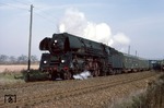 01 1512 vor einem Schnellzug nach Berlin bei Böhla. (04.11.1976) <i>Foto: Colin Brack</i>