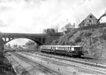 Dampftriebwagen DT 51 verlässt auf Werksprobefahrt den Bahnhof Treysa. (1936) <i>Foto: RVM (Kreutzer)</i>