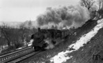 038 958-5 (38 3958 vom Bw Heilbronn) mit einem Personenzug bei Schwäbisch-Hall. (14.02.1970) <i>Foto: Burkhard Wollny</i>