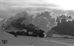 052 801 (50 2801) mit einem Nahgüterzug bei Ellrichshausen (zwischen Crailsheim und Dombühl). (20.12.1973) <i>Foto: Burkhard Wollny</i>