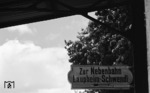 Hinweisschild im Bahnhof Bronnen. (27.06.1971) <i>Foto: Burkhard Wollny</i>