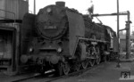 Die Ostbahnhofer 01er bespannten im Winterfahrplan 1971/72 planmäßig die Schnellzüge D 109/110 zwischen Berlin und Helmstedt. Hier nimmt 01 2118-6 im Bw Helmstedt Wasser, um sich auf die Rückfahrt mit D 109 nach Berlin vorzubereiten. (11.05.1972) <i>Foto: Burkhard Wollny</i>