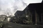 023 064 und eine 50er im Bw Saarbrücken. (11.09.1973) <i>Foto: Wolfgang Bügel</i>