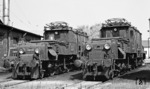 Die als österreichische "Krokodile" bekannten Lokomotiven der Baureihen 1089 und 1189 in einer Vergleichaufnahme im Bw Attnang-Puchheim. (25.07.1971) <i>Foto: Burkhard Wollny</i>