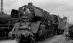Im Bw Ulm verdienten die letzten 03er der DB ihr Gnadenbrot. Hier wartet 003 088-2 auf ihren nächsten Einsatz. (25.04.1970) <i>Foto: Burkhard Wollny</i>