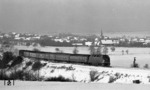 220 057 mit einem Schnellzug nach Nürnberg bei Beuerlbach. (19.12.1973) <i>Foto: Burkhard Wollny</i>