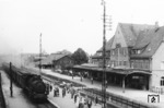 Eine pr. P 8 ist mit P 3264 im Bahnhof Balingen eingetroffen. (31.08.1950) <i>Foto: A. Grieger</i>