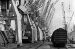 Ladekräne im Hamburger Hafen. (1966) <i>Foto: Rieckhoff</i>