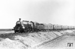 18 527 (Bw Mainz Hbf) vor dem "Rheingold" FFD 101 auf der Riedbahn bei Groß-Gerau. (1931) <i>Foto: DLA Darmstadt</i>
