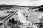 Blick ins Aggertal bei Bachermühle mit dem Personenzug P 1718 (Olpe - Köln), gezogen von 74 115. (1938) <i>Foto: RVM-Filmstelle Berlin</i>