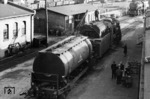 Versorgung der Dresdener 58 1353 aus einem speziellen Kohlenstaubwagen im Bw Friedrichsstadt. (1963) <i>Foto: RBD Dresden</i>
