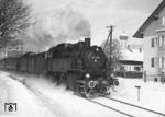 64 392 mit einem Eilzug nach Oberstdorf bei Kempten. (1964) <i>Foto: BD München (Steidl)</i>
