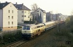 Ein Sonderzug mit 218 147 des Bürgervereins zur Förderung des Schienenverkehrs e.V. (BFS) aus Lüdenscheid kurz vor Solingen-Ohligs (heute Solingen Hbf). (06.04.1988) <i>Foto: Joachim Bügel</i>