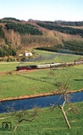 41 360 mit Sonderzug E 25038 nach Köln im Kylltal bei St. Thomas. (24.04.1988) <i>Foto: Wolfgang Bügel</i>