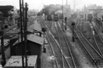 Blick auf die Anlagen des Bahnbetriebswerks Frankfurt-1. (06.1951) <i>Foto: A. Dormann, Slg. W. Löckel</i>