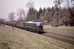 E 18 17 vor einem Durchgangsgüterzug nach Salzburg bei Großkarolinenfeld. (22.04.1965) <i>Foto: Slg. Eisenbahnstiftung</i>
