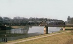 044 162-6 (44 162) räuchert vor Gag 69481 über die Emsbrücke bei Hanekenfähr (südlich Lingen). (30.03.1974) <i>Foto: Wolfgang Bügel</i>