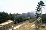 Eine der wenigen nennenswerten Steigungen auf der Emslandstrecke war der Lathender Einschnitt, der gerade von 012 082 (01 1082) vor D 734 durchfahren wird. (31.03.1974) <i>Foto: Wolfgang Bügel</i>