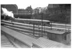 Eine Wendezug der ehem. Lübeck-Büchener Eisenbahn verlässt Hamburg Hbf, es schiebt 60 001. (03.1938) <i>Foto: RVM (Hollnagel)</i>