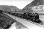 58 503 (Bw Rottweil) mit einem Güterzug auf der Gäubahn bei Altoberndorf. (20.07.1937) <i>Foto: RVM-Filmstelle Berlin</i>