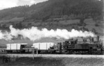 92 108 vom Bw Tübingen - eine württ. T 4 - mit einem Nahgüterzug bei Dettingen. Leider ist die Lok angeschnitten. Wegen der seltenen Betriebsaufnahmen dieser Lokomotiven zeigen wir sie trotzdem. (21.07.1937) <i>Foto: RVM-Filmstelle Berlin</i>