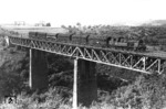 78 383 vom Bw Remscheid-Lennep überquert vor P 560 die kleine Schwester der Müngstener Brücke zwischen Solingen Hbf und -Schaberg. (17.06.1950) <i>Foto: Carl Bellingrodt</i>