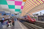 Thalys 4341 als THA 9423 (Paris Nord - Essen Hbf) im farbenfrohen Bahnhof Liège-Guillemins. (19.06.2023) <i>Foto: Marcus Henschel</i>