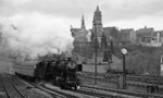 052 839 (50 2839) fährt mit dem Leerpark des N 3915 an den Bahnsteig in Rottweil. (29.04.1973) <i>Foto: Burkhard Wollny</i>