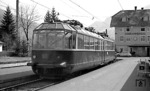 Der als "Gläserner Zug" bekannte 491 001 im Rahmen einer Sonderfahrt im Bahnhof Oberammergau. (09.04.1971) <i>Foto: Frank Lüdecke</i>