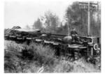 38 2305 vom Bw Kasatin (RVD Kiew) liegt nach erfolgreichem Partisanenanschlag auf der Seite. (1943) <i>Foto: RVM</i>