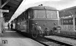 Eine 3er-Einheit 798 als Personenzug nach Kempten im Bahnhof Garmisch-Partenkirchen. (27.08.1968) <i>Foto: Frank Lüdecke</i>