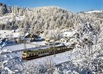 An einem schönen schneereichen Wintertag ist im Bahnhof Klais der ÖBB-Triebwagen 4040.313 (mit dem führenden Steuerwagen 6030.313) eingefahren. Auf der Mittenwaldbahn fuhr der Korridorzug nach Reutte (Tirol) häufig mit diesen Triebwagen. (1979) <i>Foto: Karsten Risch</i>
