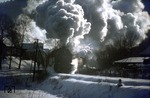Mit Volldampf zieht 95 0030-7 mit P 18004 nach Saalfeld bei Sonneberg-Nord vorbei. Am Zugschluss schiebt eine weitere 95er nach.  (02.01.1978) <i>Foto: Wolfgang Bügel</i>