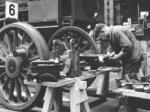 Bau einer Kriegslok der Baureihe 52 bei der BMAG, vormals Schwarzkopff, in Wildau bei Berlin. (1943) <i>Foto: RVM (Ittenbach)</i>