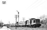 112 249 (Bw Sangerhausen) fährt mit P 3226 in Bretleben im thüringischen Kyffhäuserkreis ein. Der Zug benötigte von Erfurt nach Schönebeck-Salzelmen fast 6 Stunden Fahrtzeit. Unterwegs gab es einige Jahre zuvor in Sangerhausen einen Lokwechsel auf eine 41er. (02.05.1990) <i>Foto: Thomas Fischer</i>