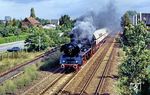 03 1010 stürmt mit einem Sonderzug durch Berlin-Staaken. (10.09.1990) <i>Foto: Slg. Wolfgang Bügel</i>