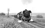 44 0193 (Bw Sangerhausen) mit einem Güterzug auf der Rampe nach Blankenheim (bei Sangerhausen) nahe der Blockstelle Steinberg bei Riestedt. (06.06.1981) <i>Foto: Thomas Fischer</i>