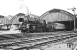 23 1082 (Bw Schwerin) kam im Rahmen des "kleinen Grenzverkehrs" nach Lübeck. Vor dem D 161 nach Stralsund wartet sie in Lübeck Hbf auf die Abfahrt. (08.04.1966) <i>Foto: Klaus D. Holzborn</i>