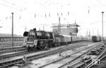 23 1103 vom Bw Leipzig Hbf Süd fährt mit einem Schnellzug in Leipzig Hbf ein. (05.09.1969) <i>Foto: Klaus D. Holzborn</i>