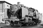 24 002 vom Bw Jerichow im Raw Zwickau (Sachs). Hier endete ihr Lebenslauf, die geplante L3-Ausbesserung wurde nicht mehr ausgeführt. Nach der Z-Stellung am 11.04.1968 folgte am 23. Juli 1968 die Genehmigung der Ausmusterung durch die HvM (mit Ausmusterungsprotokoll 420/68), im Anschluss die Verschrottung am 25.09.1968 im Raw Zwickau (Sachs). Letztendlich wurde die Lok mit Ausmusterungsverfügung der Rbd Magdeburg (M Tu-5 vom 1. Oktober 1968) ab 10.10.1968 vom Lokbestand des Bw Jerichow abgesetzt.  (31.08.1967) <i>Foto: Klaus D. Holzborn</i>