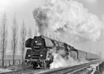 01 0520 kachelt mit einem Personenzug aus dem Haltepunkt Jena-Zwätzen. (02.1975) <i>Foto: Martin Heller</i>