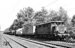 244 127 vom Bw Leipzig-Wahren hat mit einem Güterzug den Bahnhof Borsdorf (Sachs) verlassen und erreicht auf dem Güterzuggleis (drittes Gleis) in Kürze den Rangierbahnhof Engelsdorf (Bz Leipzig).  (24.05.1989) <i>Foto: Thomas Fischer</i>