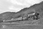 Bei Kahla ist 01 0525 mit dem D 504 (Saalfeld/Saale - Berlin-Schöneweide) unterwegs. (03.1978) <i>Foto: Martin Heller</i>