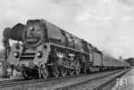 01 0525 beim planmäßigen Halt des D 504 nach Berlin in Jena Saalbf. (07.1977) <i>Foto: Martin Heller</i>