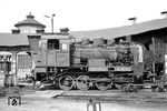92 6380 war eine ELNA 3, die 1925 von Hanomag als Lok 14 an die Prenzlauer Kreisbahnen ausgeliefert wurde. Die ELNA 3-Loks hatten die Achsfolge D und waren mit 12 t Radsatzlast die leichtere Vierkupplervariante des ELNA-Typenprogramms für den Strecken- und Rangierdienst. Sie erreichen eine Höchstgeschwindigkeit von 40 km/h.  Mit der Verstaatlichung der Bahn übernahm die Deutsche Reichsbahn die Lok als 92 6380. Am 12.10.1970 wurde sie ausgemustert. Das Foto entstand im Bw Neubrandenburg. (1967) <i>Foto: Robin Fell</i>
