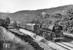 01 0529 mit einem Personenzug nach Saalfeld (Saale) bei Porstendorf. Hinter der Lok hängt ein Postwagen der Vorkriegsbauart. (07.1979) <i>Foto: Martin Heller</i>