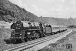 Orlamünde besteht aus Ober- und Unterstadt und liegt zwischen den Städten Jena und Rudolstadt im Saaletal. 01 0529 hat auf dem Weg nach Saalfeld (Saale) soeben Thüringens kleinste Stadt (mit rund 1.100 Einwohnern) verlassen. Im deutschen Sagenschatz ist Orlamünde durch die Sage über die 'Weiße Frau von Orlamünde' bekannt. Diese wird unter anderem in Theodor Fontanes Effi Briest erwähnt.  (06.1979) <i>Foto: Martin Heller</i>