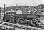 01 0531 wartet im Lokwechselbahnhof Camburg auf ihre Zugleistung. 1984 wurde die zur DR-Traditionslokomotive erklärte 01 531 bei einer Hauptuntersuchung im Raw Meiningen auf Kohlefeuerung zurückgebaut. Die Betreuung der Lok übernahm anschließend die "IG Traditionslokomotive 01 1531-1 des Bw Saalfeld". Heute befindet sich die Lok im Bw Arnstadt/hist. (30.06.1980) <i>Foto: Martin Heller</i>