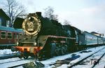 41 227 (Bw Magdeburg) ist mit einem Schnellzug aus Berlin im damaligen Grenzbahnhof Helmstedt eingetroffen. (03.1970) <i>Foto: Robin Fell</i>